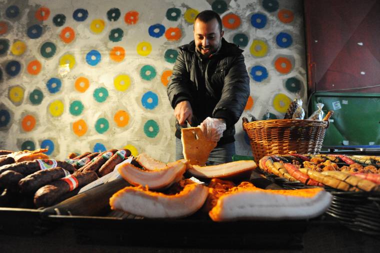 Borkóstoló és kalotaszegi cigány muzsika a kolozsvári SzalonnaFeszten