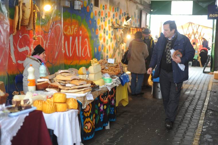 Szalonnamustra a kolozsvári Insomnia kávéház teraszán