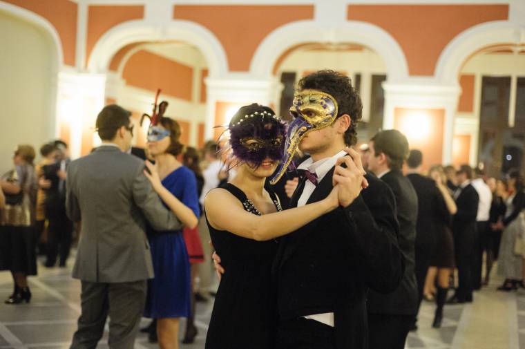 Fiatalos bál a kolozsvári Kaszinóban