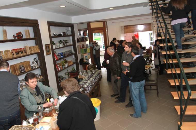 „Nagymama kávéja” az olvasósarokban