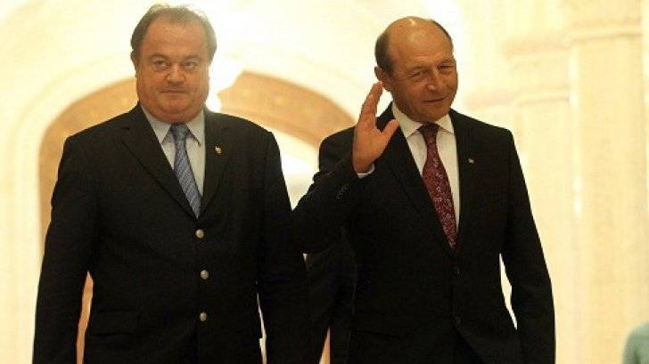 Kihallgatták Băsescut és Blagát
