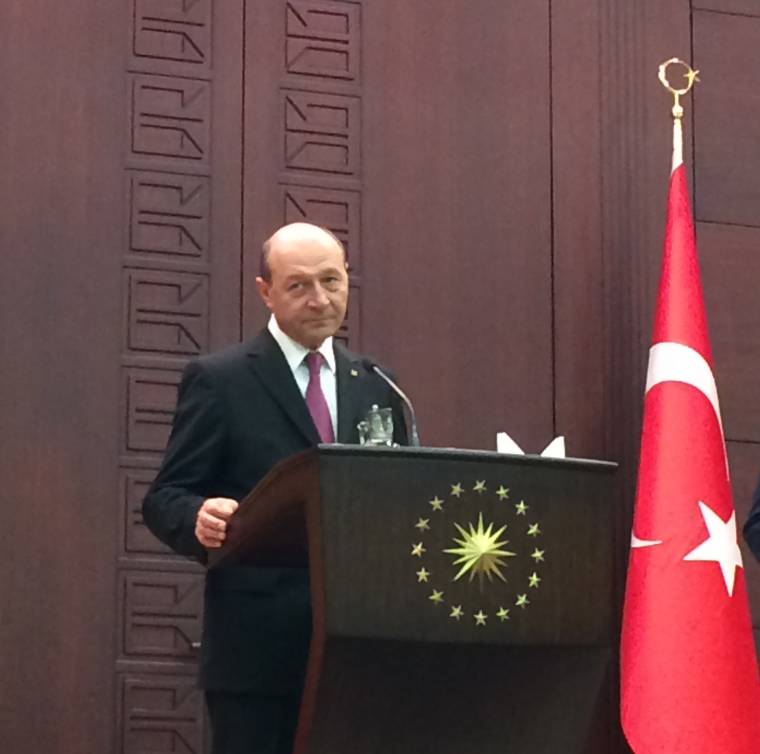 A kormányfő szerint Băsescu állapodott meg a mecsetről