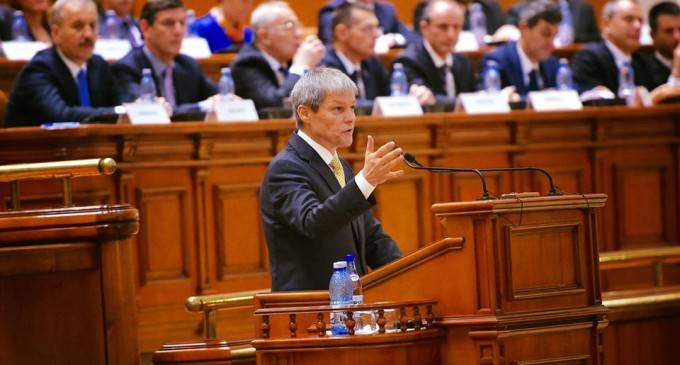 Bizalmat kaptak Dacian Cioloş technokratái