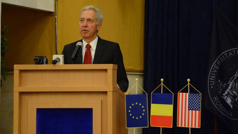 Amerikai nagykövet: ne szavazzatok korruptakra!