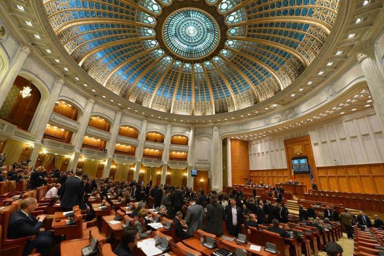 Újra szavaznak a rágalomtörvényről