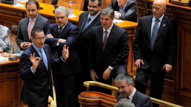Túlélte a bizalmi szavazást Victor Ponta kormánya