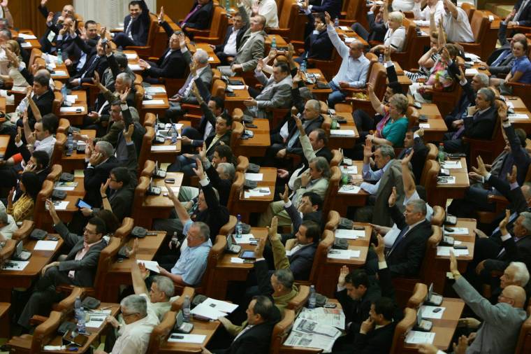 Speciális nyugdíj-kiegészítést szavaztak meg maguknak a törvényhozók