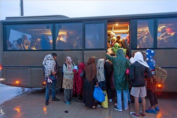 Bevándorlóhullám: emberségre szólítanak az egyházak