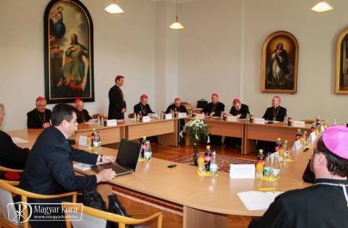Középpontban a család: Szatmárnémetiben találkoztak a katolikus püspökök