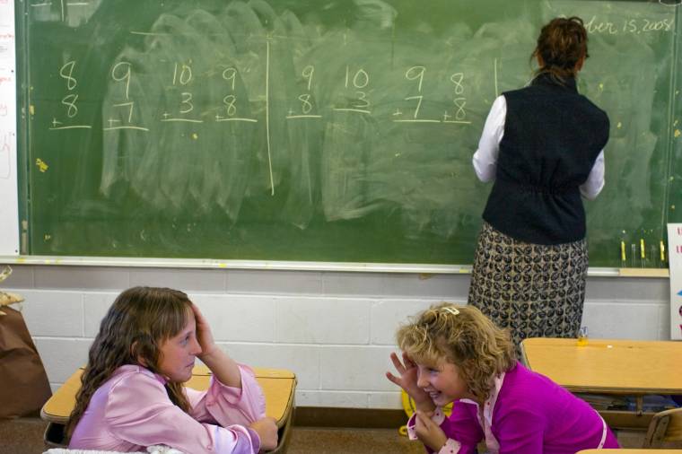 Az idősebb generáció jobban tiszteli a tanárokat, mint a fiatal
