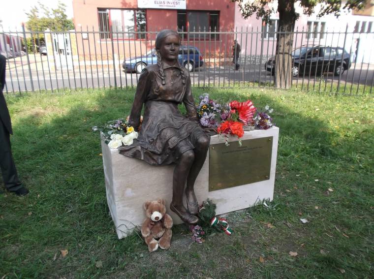 Borzolja a kedélyeket Izraelben az Auschwitzban meggyilkolt nagyváradi magyar zsidó kislány naplójának Instagram-feldolgozása