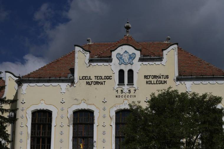 Hibát hibára halmoznak a vásárhelyi iskolaügyekben