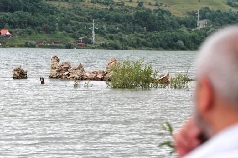 „Feltámasztják” az elárasztott falut