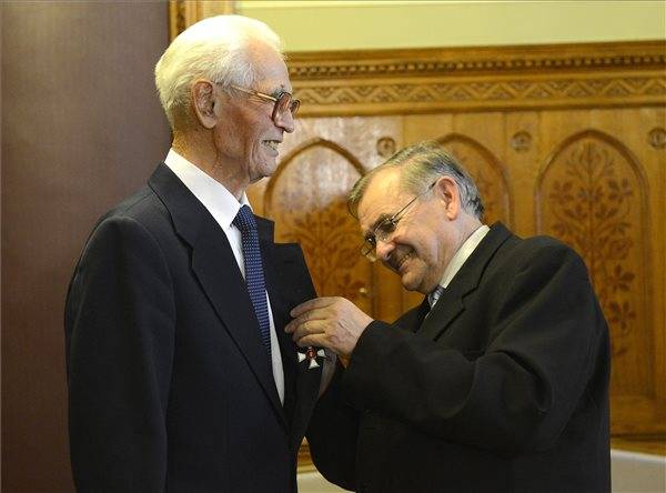 Bemutatták Budapesten a Király Károlyról szóló kötetet