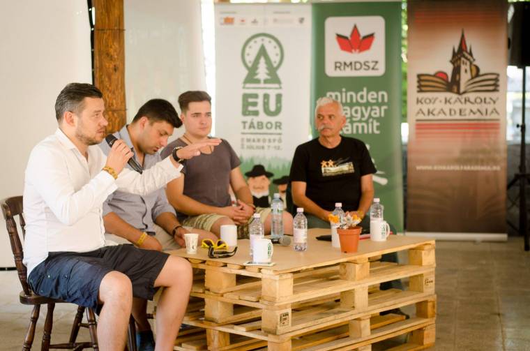 EU-tábor: irányt mutatnának a tehetségeknek