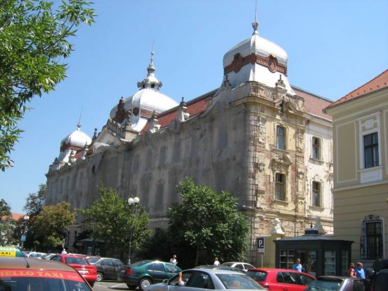 Jogerős: elvesztette a katolikus egyház a váradi pénzügyi palotát