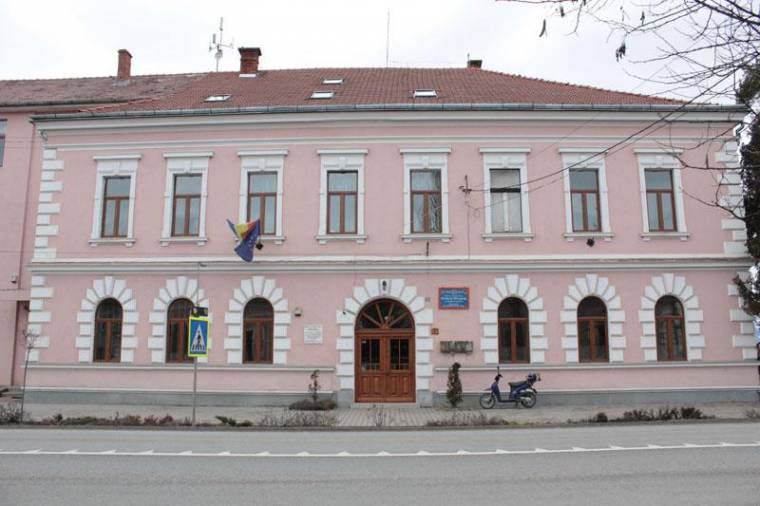 Igazgatói lemondás a tanügyi leépítések miatt