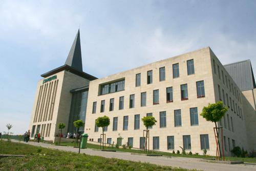 Bolyai-parkot alakítanak ki a Sapientia mellett