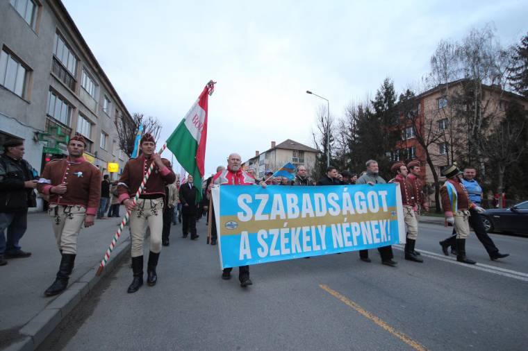 Félpályás útlezárás lesz a vásárhelyi megmozduláson