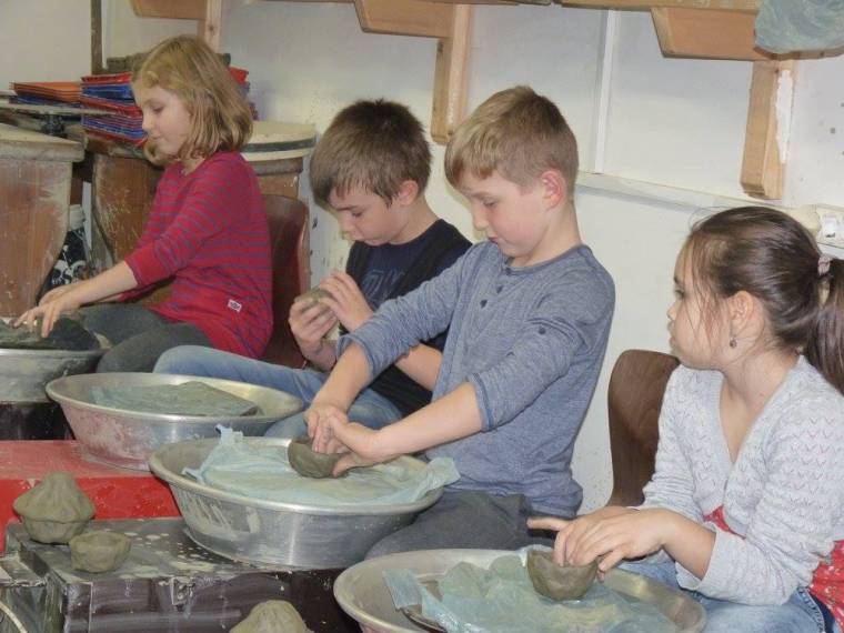 Muzeális emlékek, éltetett hagyományok – Néprajzi tanulmánykötetet mutattak be a világhálón