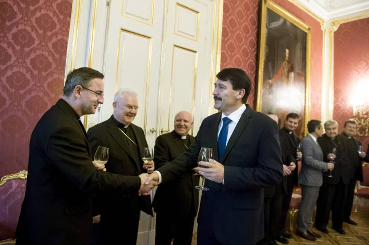 Áder János: vigyáznunk kell magyarságunkra