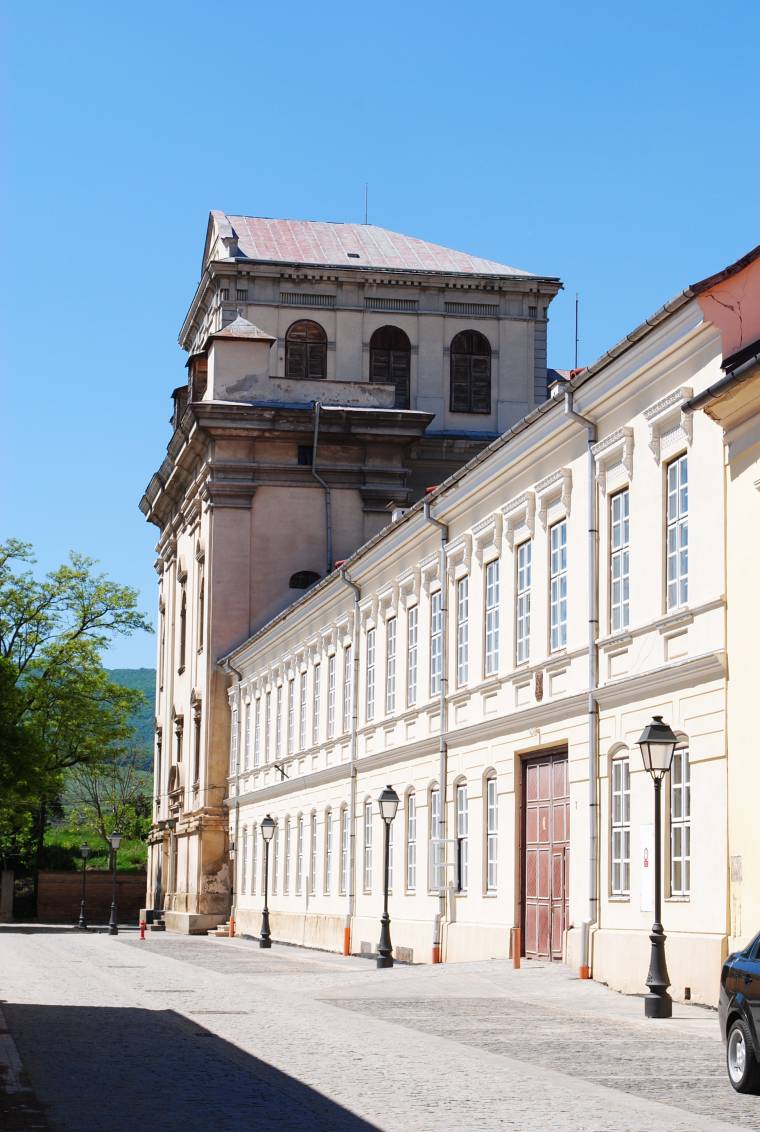 Batthyáneum-per: minisztériumi kérésre halasztott a bíróság