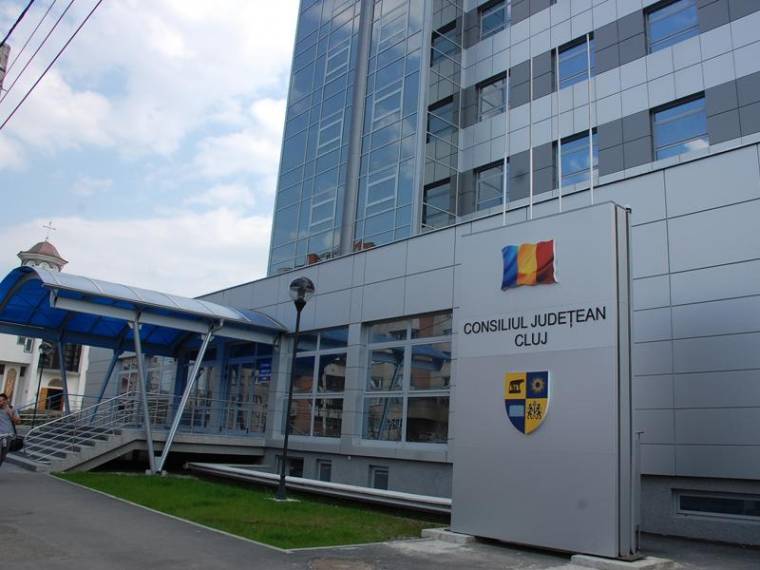 Kolozs megye: nem maradna aszfaltozatlan útszakasz év végére az önkormányzat szerint