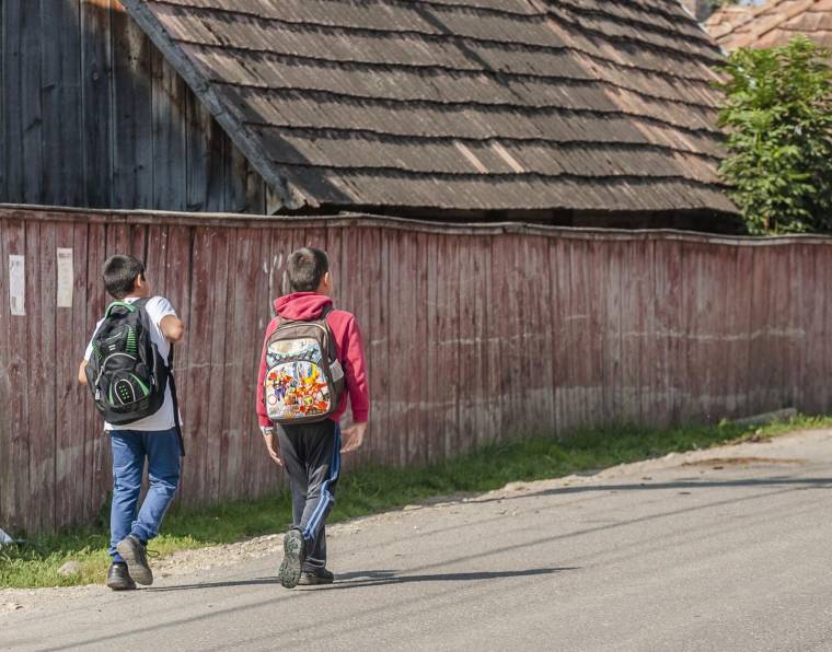 Drasztikusan csökken az iskoláskorú gyerekek száma, a miniszter az elvándorlást okolja