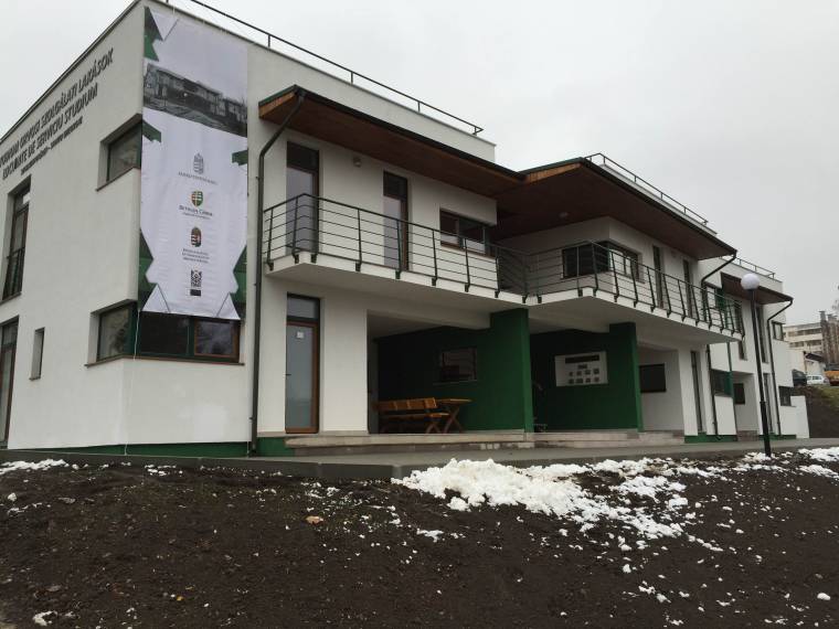 Dan Tănasă kivizsgálást kért a magyar állami támogatásból épült orvoslakások miatt