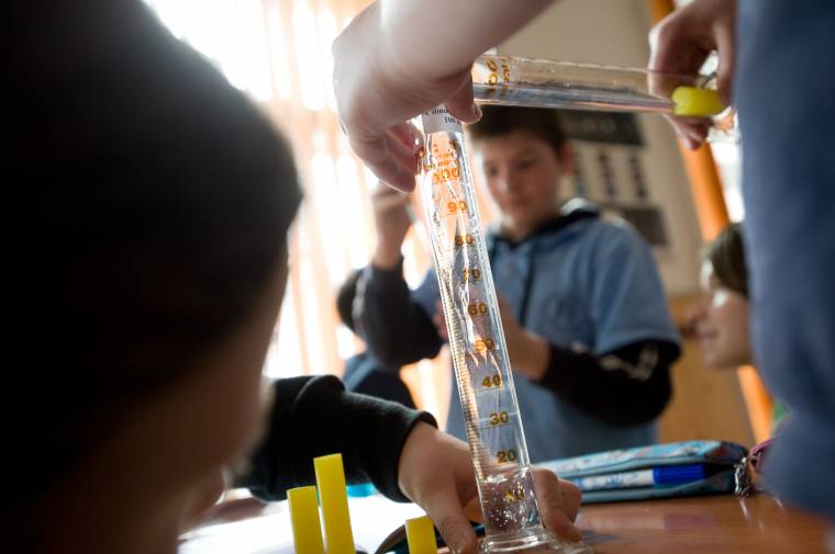 Nincs idő az óraszámcsökkentés halasztására: nyílt levélben sürgetik a szülők a kerettanterv módosítását