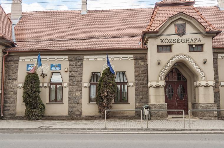Szemet szúrt a magyar Községháza felirat