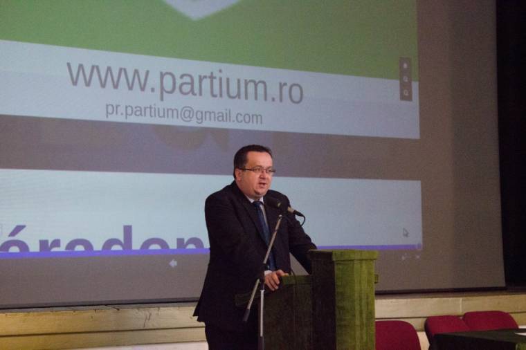 A PKE szenátusa elfogadta a vezetők lemondását