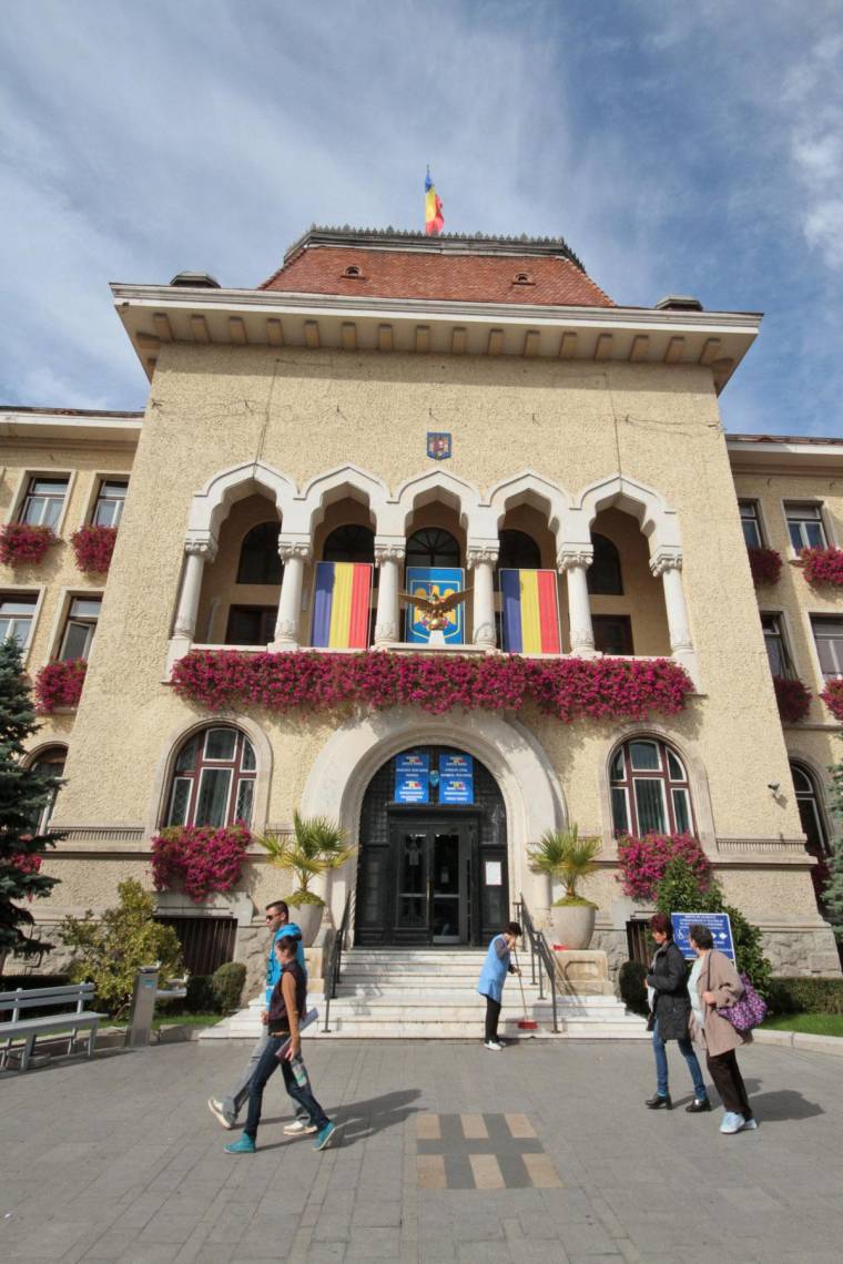 Átszervezi a vásárhelyi városházát a DNA