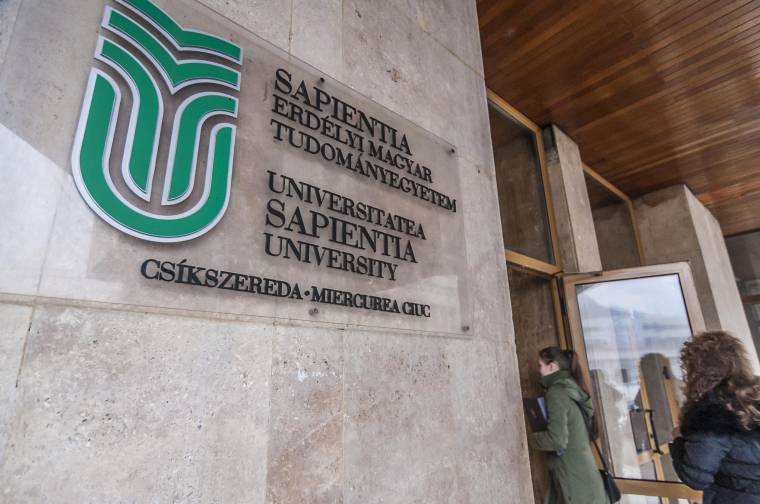 Újabb felújításra és bővítésre készülnek a Sapientia csíki épületén