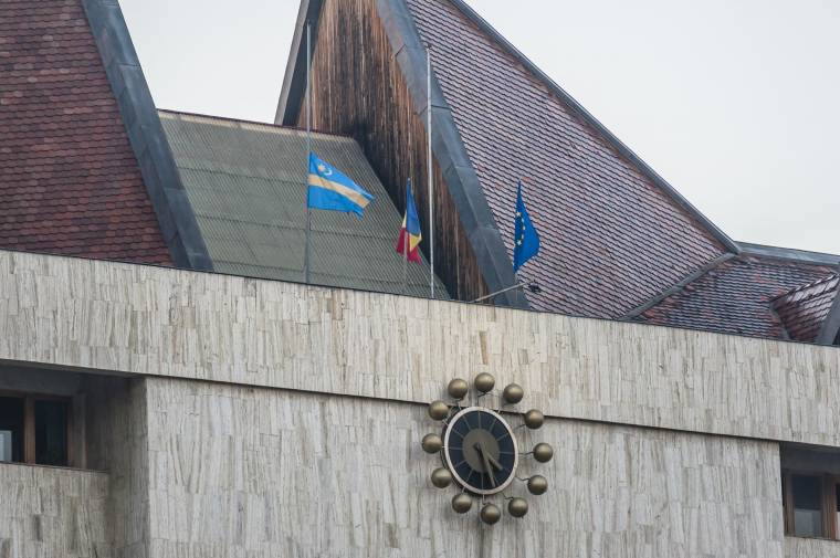 Újabb vitát szít a kék-arany lobogó