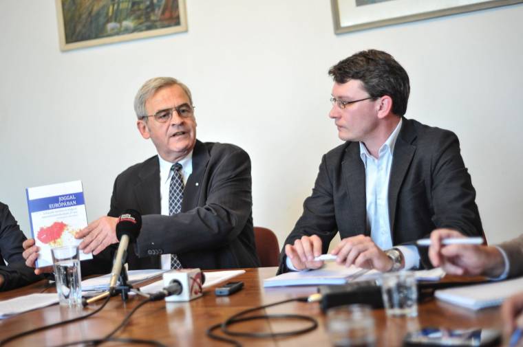 Tőkés védelmet kér a magyarok számára