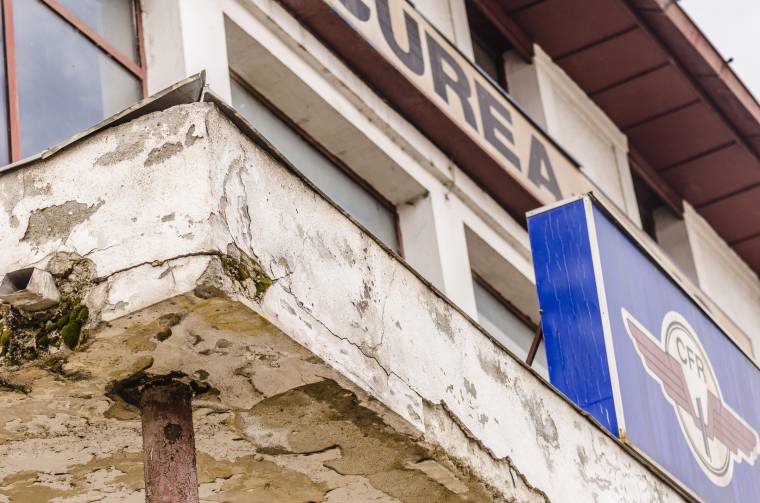 Felújítás helyett javítások a csíkszeredai vasútállomáson