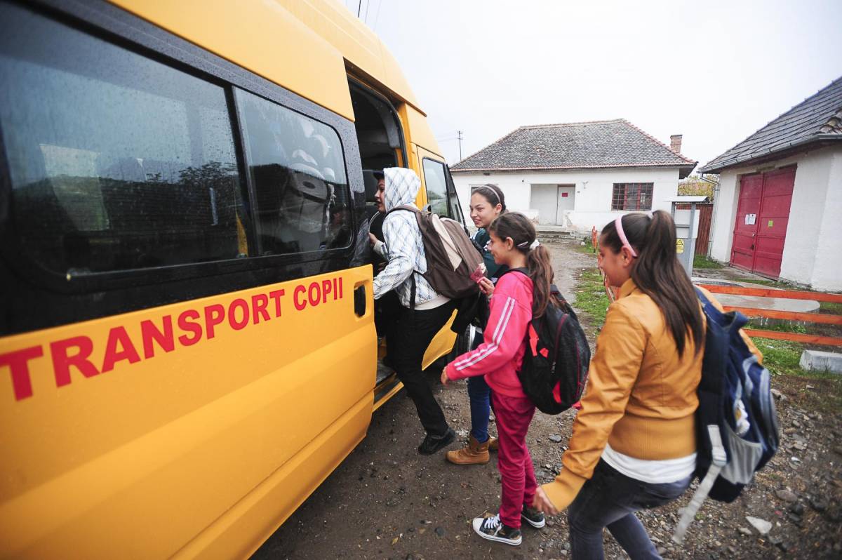 Beszállás. A gyerekek ingyen utazhatnak a magyar osztályokat is működtető besztercei és bethleni iskolába (képünk illusztáció) 