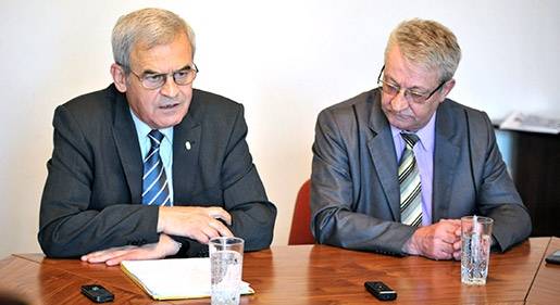 Tőkés: ne kaphassanak egyházi tisztséget a volt kollaboránsok