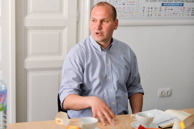 Megvonta bizalmát „renitenseitől” az EMNP