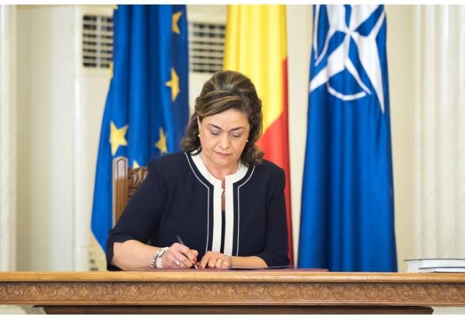 Lemondással fenyegetőzik a munkaügyi miniszter az új bértábla miatt