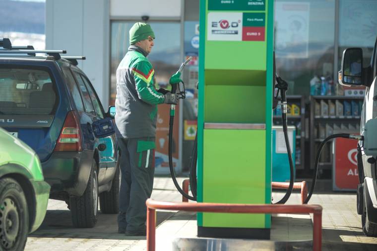 Nem csak az adó miatt drága az üzemanyag