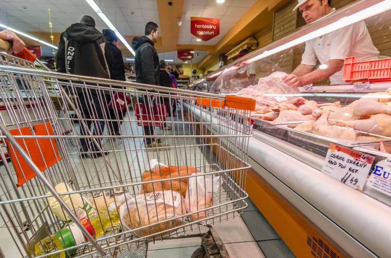 Jelentősen csökken hétfőtől az áfa