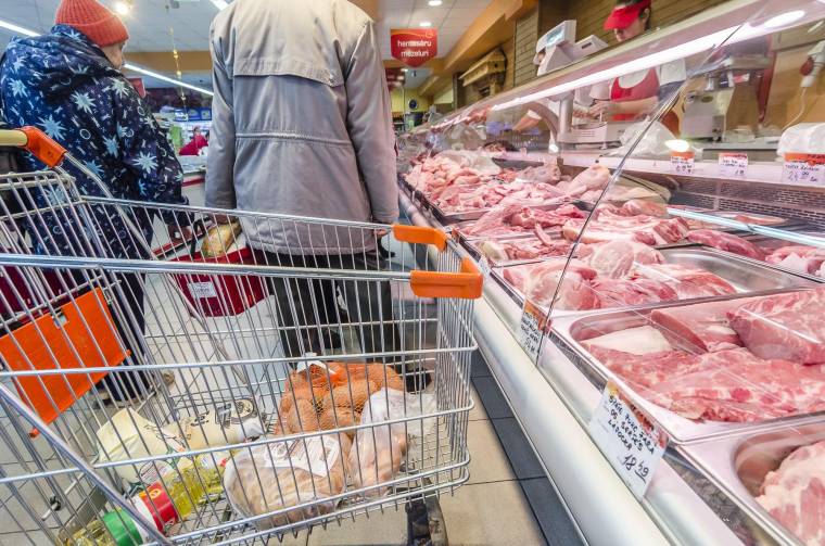 Ételre és italra költjük a jövedelmünk közel felét