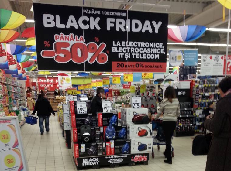 Fekete péntek: egymilliárd lejes bevételt remélnek