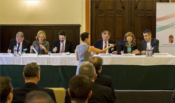 Potápi: az első fél évben megkapják a pénzt a külhoni fiatal vállalkozók