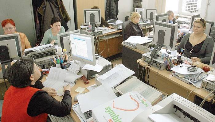 Sztrájkolnak kedden a közigazgatásban dolgozók