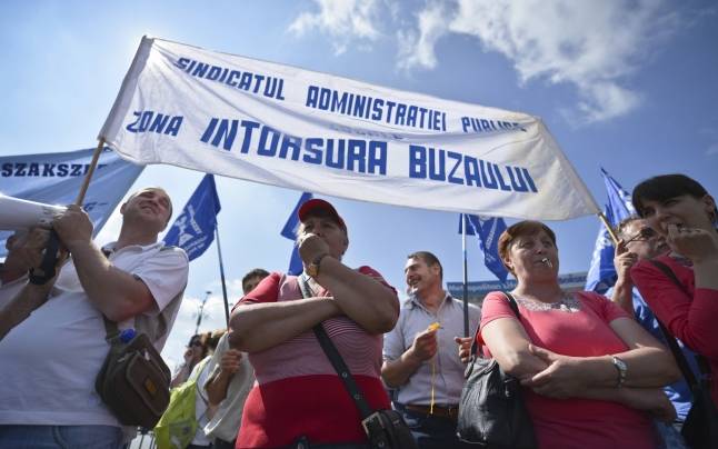 Köztisztviselők tüntettek Bukarestben