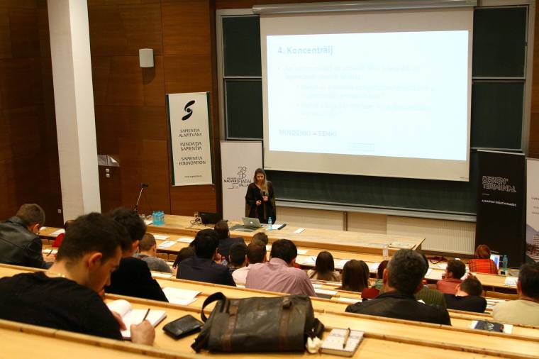 Vállalkozó ifjakat és kezdőket támogatnak