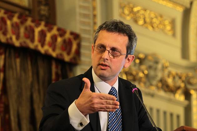 Egyre mélyül a romániai bérszakadék